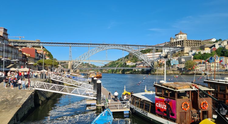 Porto mit Brücke